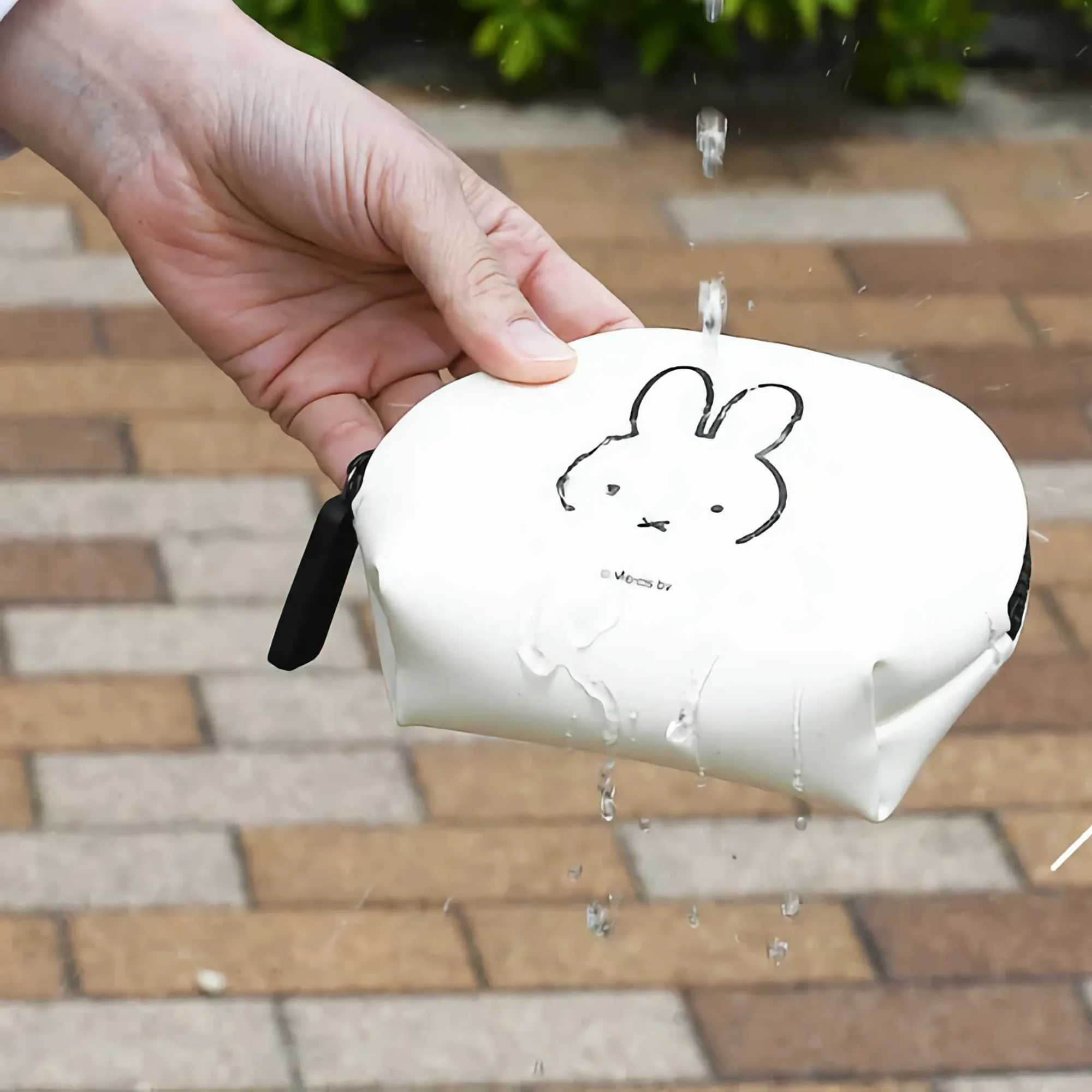 Dick Bruna  NUU Oval Pouch, Miffy/White